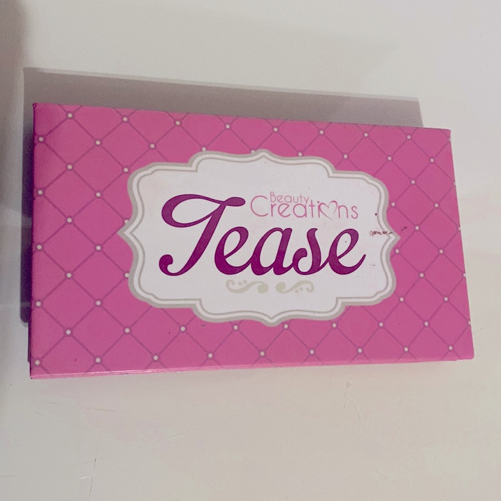 Beauty Creations eyeshadow pallete